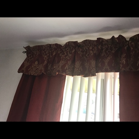Curtains - Picture 4 of 8